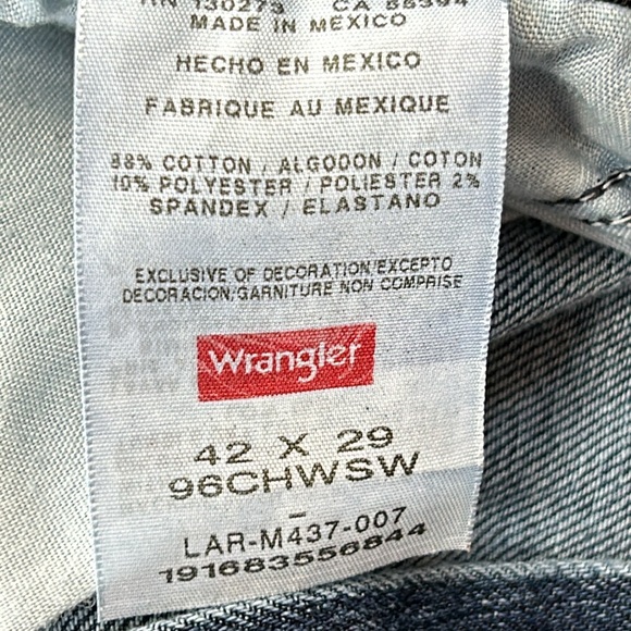 Wrangler Performance Series denim jeans. Men’s 42x29.  Great condition. - Picture 3 of 6